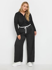 Camisa texturizada com botões Yours Curve Limited Collection - Imagem 2 de 5