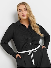 Camisa texturizada com botões Yours Curve Limited Collection - Imagem 4 de 5