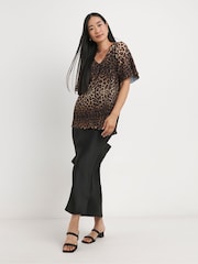 JD Williams Natural Leopard Print Foil V-Neck Angel Sleeves Plisse Top - Image 3 of 4