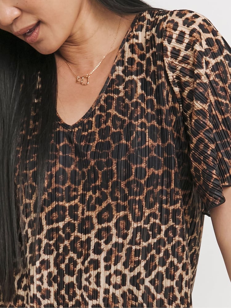 JD Williams Natural Leopard Print Foil V-Neck Angel Sleeves Plisse Top - Image 4 of 4