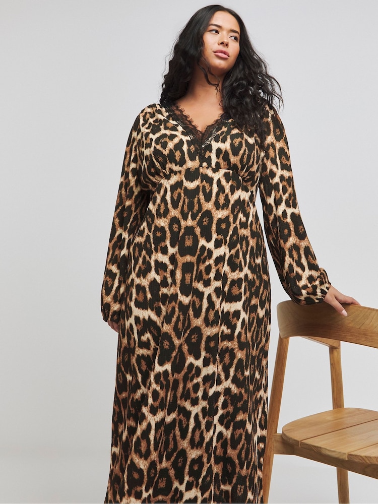 Simply Be – Midi-Kleid mit Waffelstruktur und Spitzenbesatz - Bild 1 von 4 Simply Be – Midi-Kleid mit Waffelstruktur und Spitzenbesatz - Bild 1 von 4