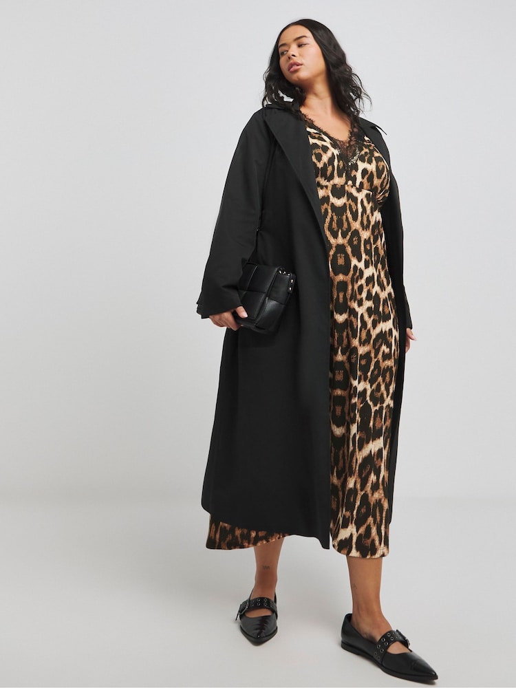 Simply Be – Midi-Kleid mit Waffelstruktur und Spitzenbesatz - Bild 4 von 4 Simply Be – Midi-Kleid mit Waffelstruktur und Spitzenbesatz - Bild 4 von 4