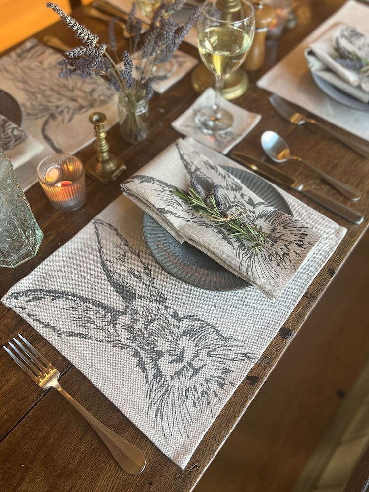Selbrae House Set of 4 Linen Hare Napkins - Image 1 of 2