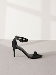 Black Signature Premium Leather Round Toe Buckle Detail Mid Simple Sandals - Image 6 of 10