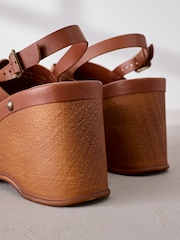 Marrón tostado - Signature Premium Leather Cross-Over Stud Detail Slingback Platform Clog Wedges - Imagen 11 de 11