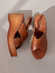 Marrón tostado - Signature Premium Leather Cross-Over Stud Detail Slingback Platform Clog Wedges - Imagen 6 de 11