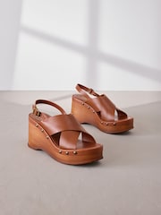 Marrón tostado - Signature Premium Leather Cross-Over Stud Detail Slingback Platform Clog Wedges - Imagen 7 de 11