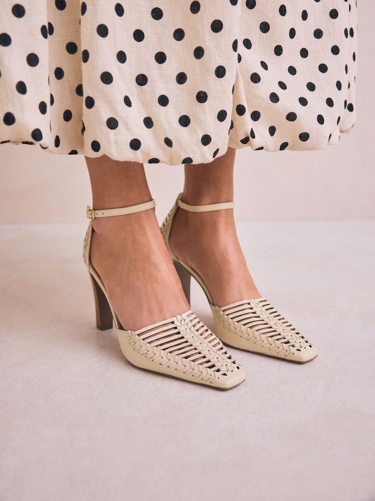 عاجي - Signature Premium Leather Weave Point Toe Heels - صورة 2 من 13