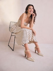 عاجي - Signature Premium Leather Weave Point Toe Heels - صورة 4 من 13