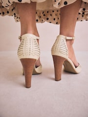 عاجي - Signature Premium Leather Weave Point Toe Heels - صورة 6 من 13
