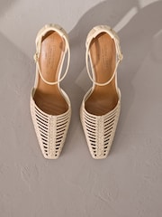 عاجي - Signature Premium Leather Weave Point Toe Heels - صورة 7 من 13