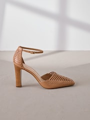 بني فاتح بني - Signature Premium Leather Weave Point Toe Heels - صورة 3 من 7