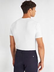 Camiseta Calvin Klein Golf Newport Branca - Imagem 7 de 10