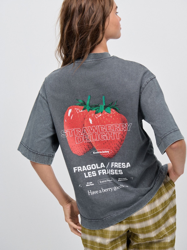 Gris antracita - Oversized Washed Strawberry Graphic Short Sleeve Crew Neck 100% Cotton T-Shirt - Imagen 2 de 8