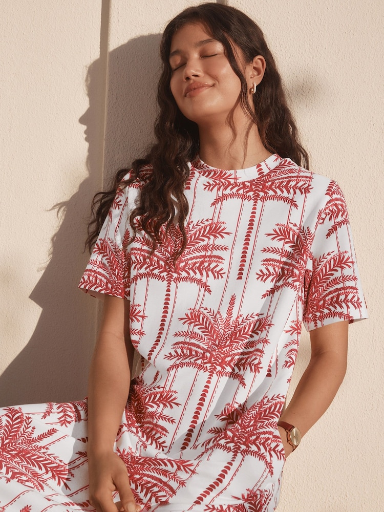 Ecru/Red Palm Print - Schweres, kurzärmliges Maxi-T-Shirt-Kleid mit Rundhalsausschnitt - Bild 2 von 7 Ecru/Red Palm Print - Schweres, kurzärmliges Maxi-T-Shirt-Kleid mit Rundhalsausschnitt - Bild 2 von 7