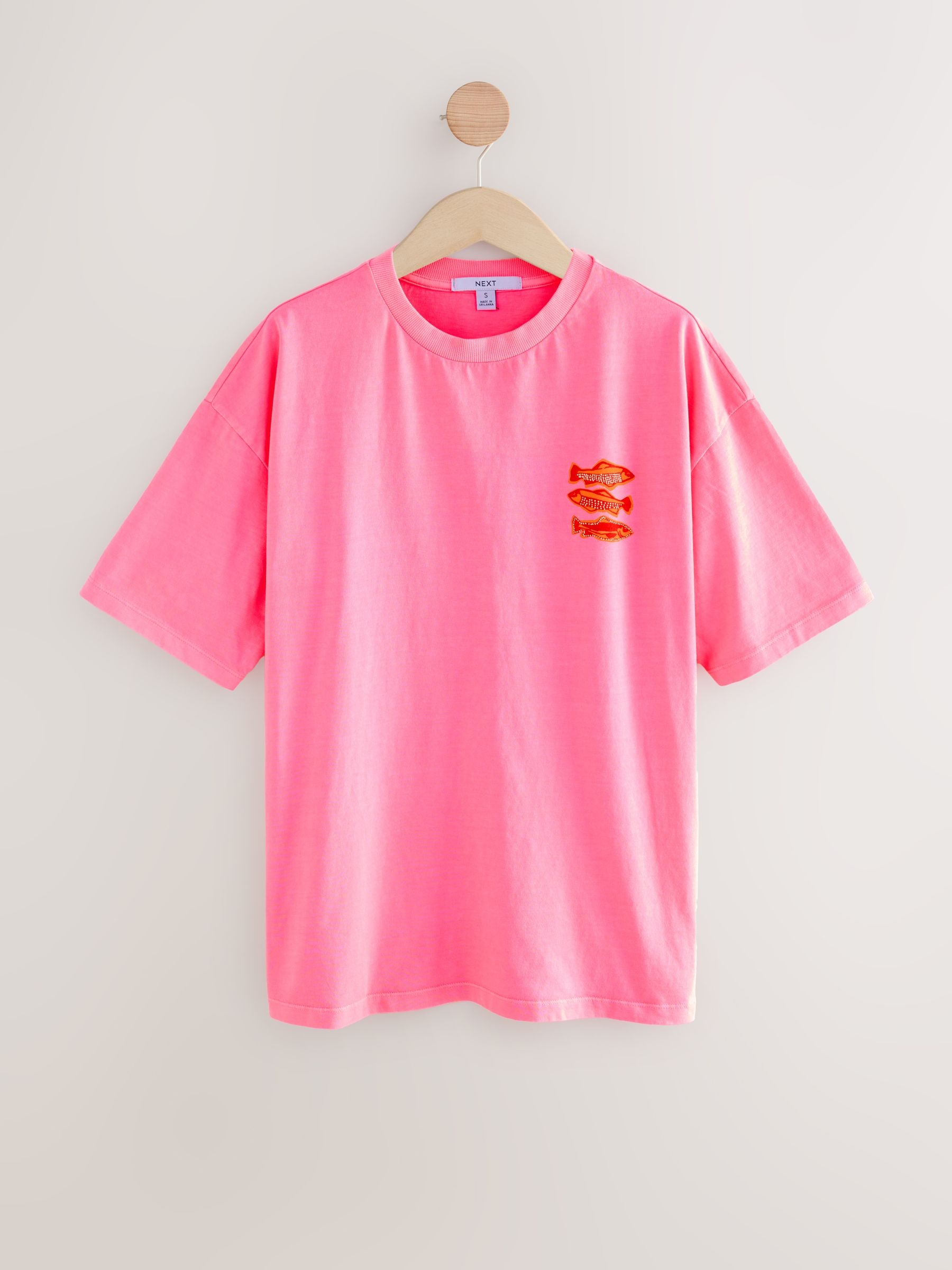 【売り切り御免！】 Buy Fluro Short Graphic Matchbox Sardine Oversized Pink 帽子