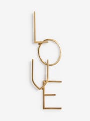Placa metálica de pared con la palabra "LOVE" - Imagen 4 de 5