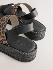 جلد بطبعة جلد فهد Animal - صندل بنعل مسطح Raffia من Forever Comfort® - صورة 7 من 8