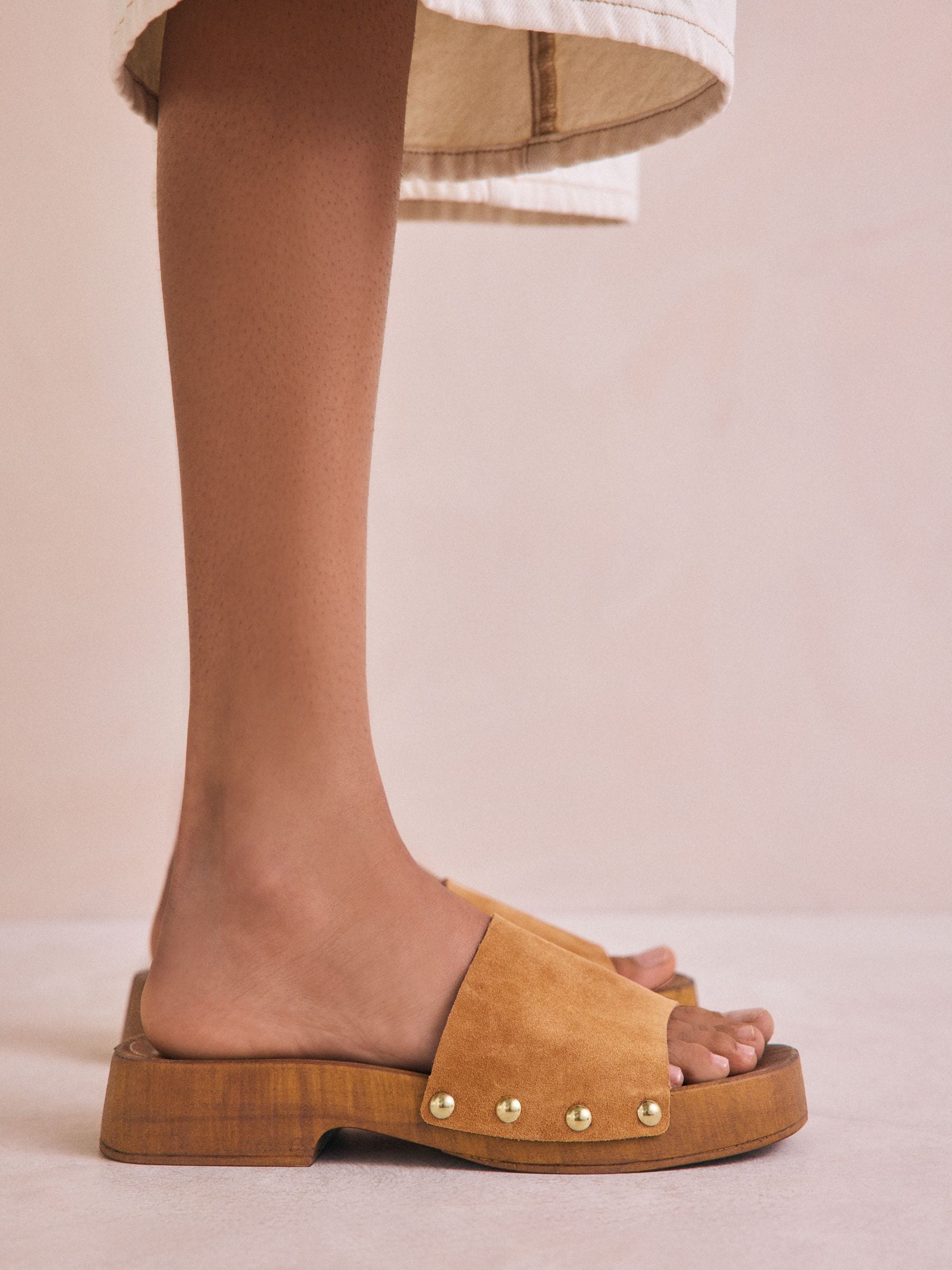 2024年レディースファッション福袋特集 Open Suede Brown Tan Buy Toe from Sandals Mule Clog Studded トップス