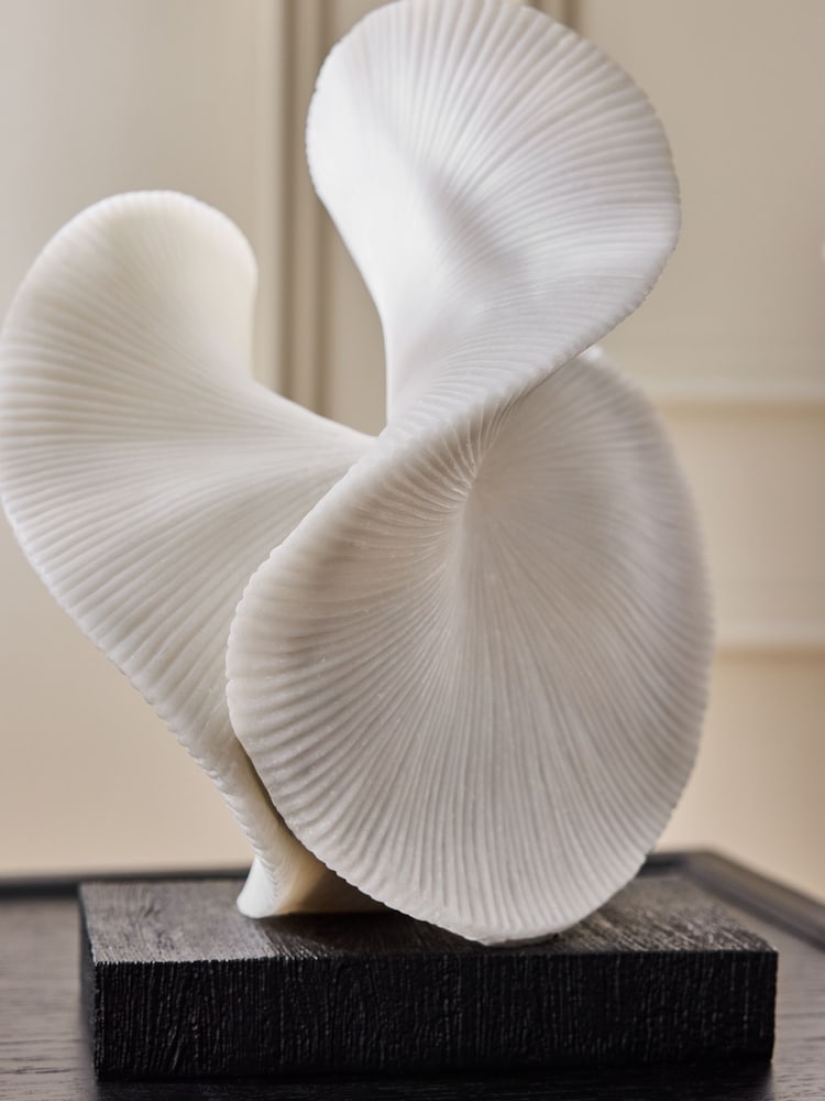 Sosandar White Ornament - Image 2 of 7
