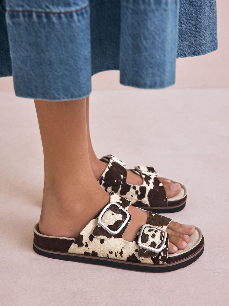 Couro estampado de vaca animal - Sandálias de palmilha de alça dupla Forever Comfort® Premium - Imagem 2 de 10