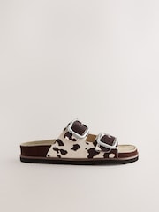 Couro estampado de vaca animal - Sandálias de palmilha de alça dupla Forever Comfort® Premium - Imagem 6 de 10