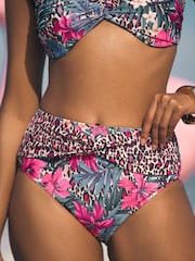Love & Roses – figurformende Bikinihose mit hoher Taille und Animal-Patch - Image 1 of 4