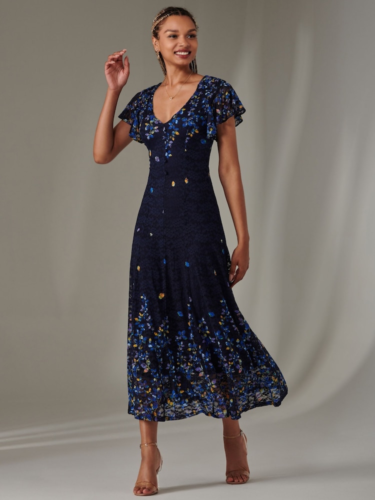 Blau - Jolie Moi Maxikleid aus Spitze mit Flügelärmeln - Bild 6 von 6 Blau - Jolie Moi Maxikleid aus Spitze mit Flügelärmeln - Bild 6 von 6