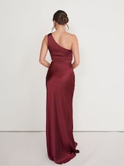 Vestido fruncido de satén con un solo hombro para dama de honor de Six Stories - Imagen 2 de 5