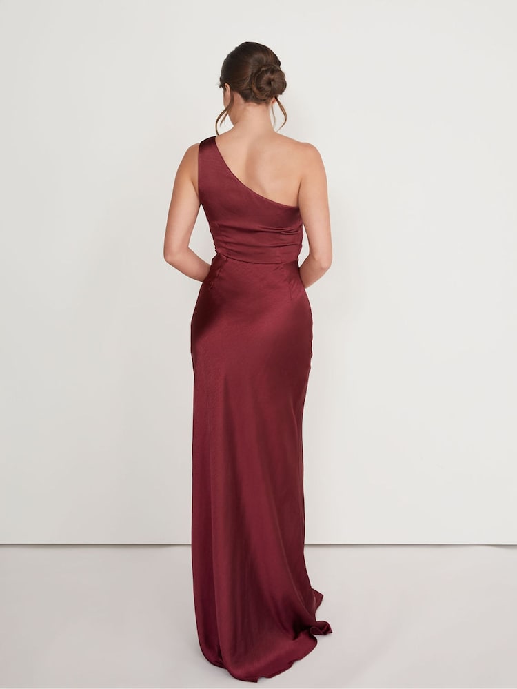 Vestido fruncido de satén con un solo hombro para dama de honor de Six Stories - Imagen 2 de 5