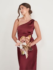 Vestido fruncido de satén con un solo hombro para dama de honor de Six Stories - Imagen 3 de 5