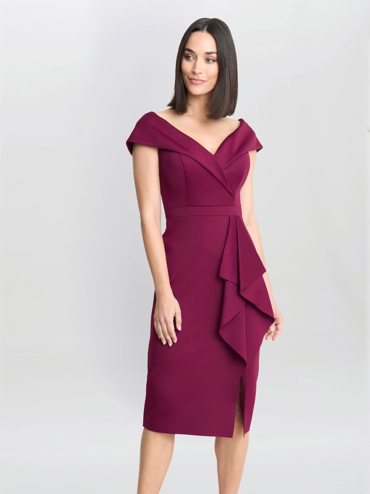 Gina Bacconi Rotes Miranda Schulterfreies Kleid mit Rüschen - Bild 1 von 5 Gina Bacconi Rotes Miranda Schulterfreies Kleid mit Rüschen - Bild 1 von 5
