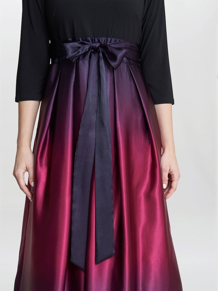 Vestido largo de satén con efecto degradado en morado y espalda en V Ingrid de Gina Bacconi - Imagen 4 de 4 Vestido largo de satén con efecto degradado en morado y espalda en V Ingrid de Gina Bacconi - Imagen 4 de 4