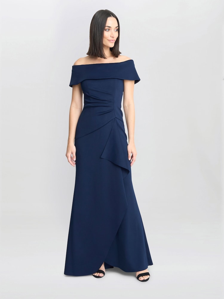 Gina Bacconi – Carla – schulterfreies Maxikleid in Blau - Bild 1 von 5 Gina Bacconi – Carla – schulterfreies Maxikleid in Blau - Bild 1 von 5