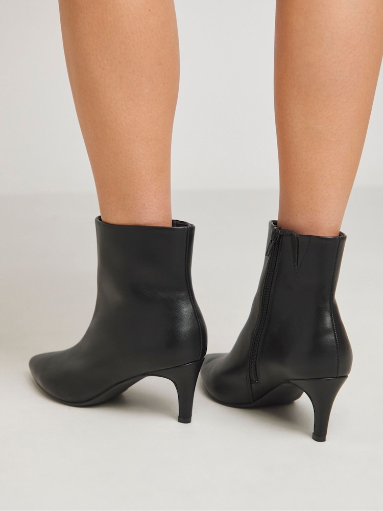Botines de tacón bajo y corte ancho de Simply Be - Imagen 2 de 4
