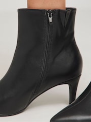 Botines de tacón bajo y corte ancho de Simply Be - Imagen 3 de 4
