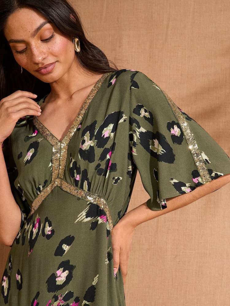 Animal verde caqui - Vestido midi de lentejuelas con manga de ángel de Love & Roses - Imagen 2 de 4 Animal verde caqui - Vestido midi de lentejuelas con manga de ángel de Love & Roses - Imagen 2 de 4