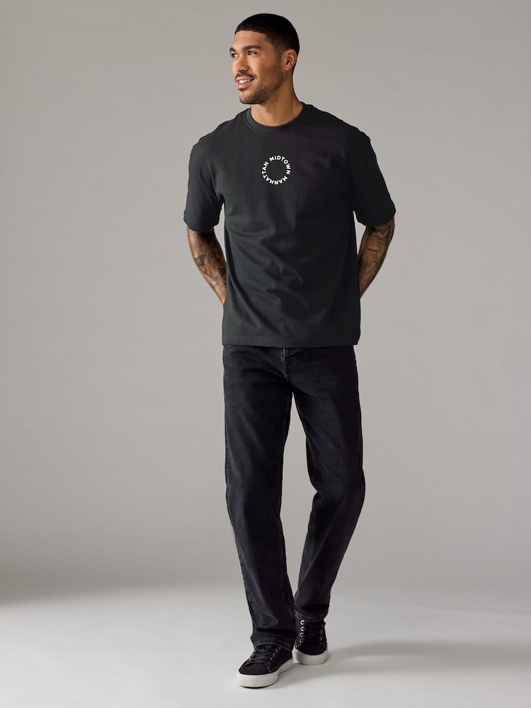 Schwarz Manhattan - Bequeme Passform - T-Shirt aus schwerem Material mit Grafikprint - Image 2 of 9