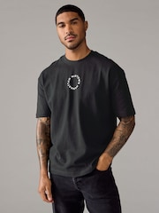 Schwarz Manhattan - Bequeme Passform - T-Shirt aus schwerem Material mit Grafikprint - Image 4 of 9