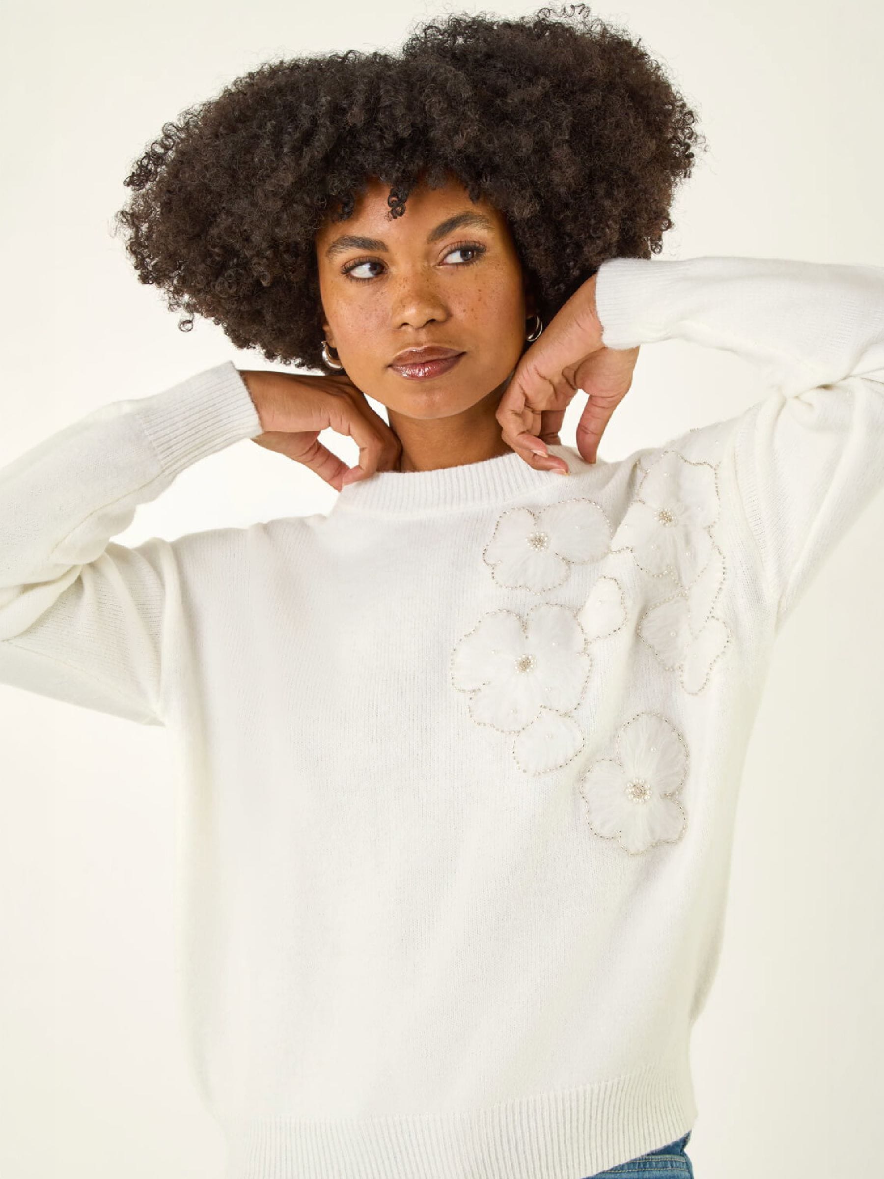 新品同様✨エンフォルド PIPING-FLOWER PULLOVER 白 38 Buy Roman White Floral Embroidered Sequin Knit Jumper from the