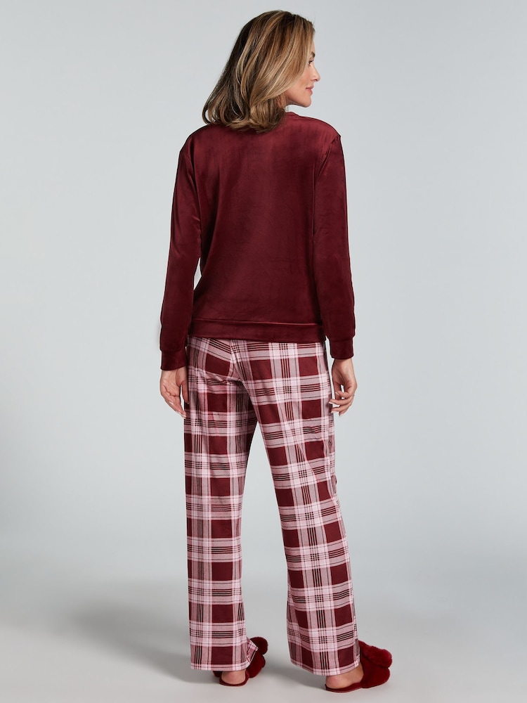 Hunkemöller Red Velvet Pyjamas Set - Image 2 of 5