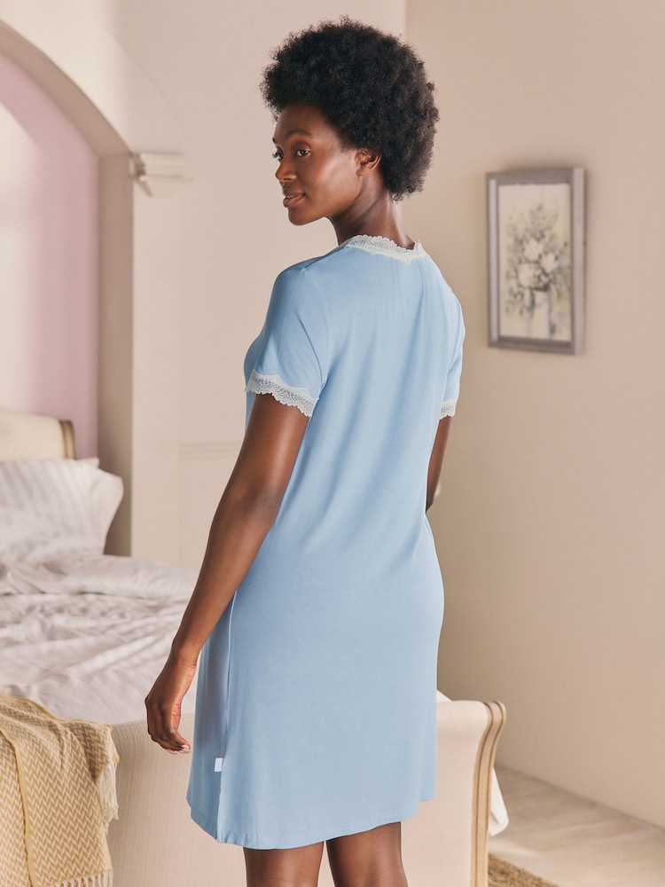 قميص نوم مودال بتشذيب دانتيل من Laura Ashley - صورة 2 من 7