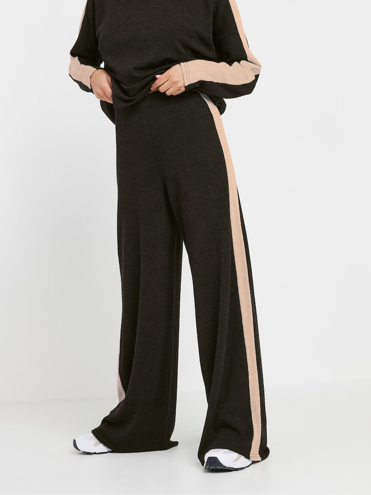 PixieGirl Petite Black Soft Touch Wide Leg Trousers - Image 2 of 4