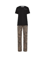 طقم من بيجامة بخامة %100 قطن بقصة رِجل واسعة مزيّن بطبعة جلد حيوان من Long Tall Sally - صورة 5 من 5
