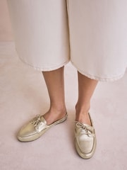 zlata (barva); zlato - Usnjeni natikači z okroglim sprednjim delom Forever Comfort® - Slika 3 iz 9