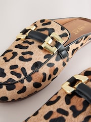 Leopardji potisk - Usnjeni natikači s kovinskim detajlom Forever Comfort® - Slika 10 iz 11