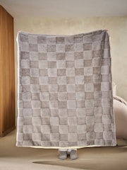 Jasper Checkerboard Cosy Fleece Reverse Throw - Imagem 4 de 5