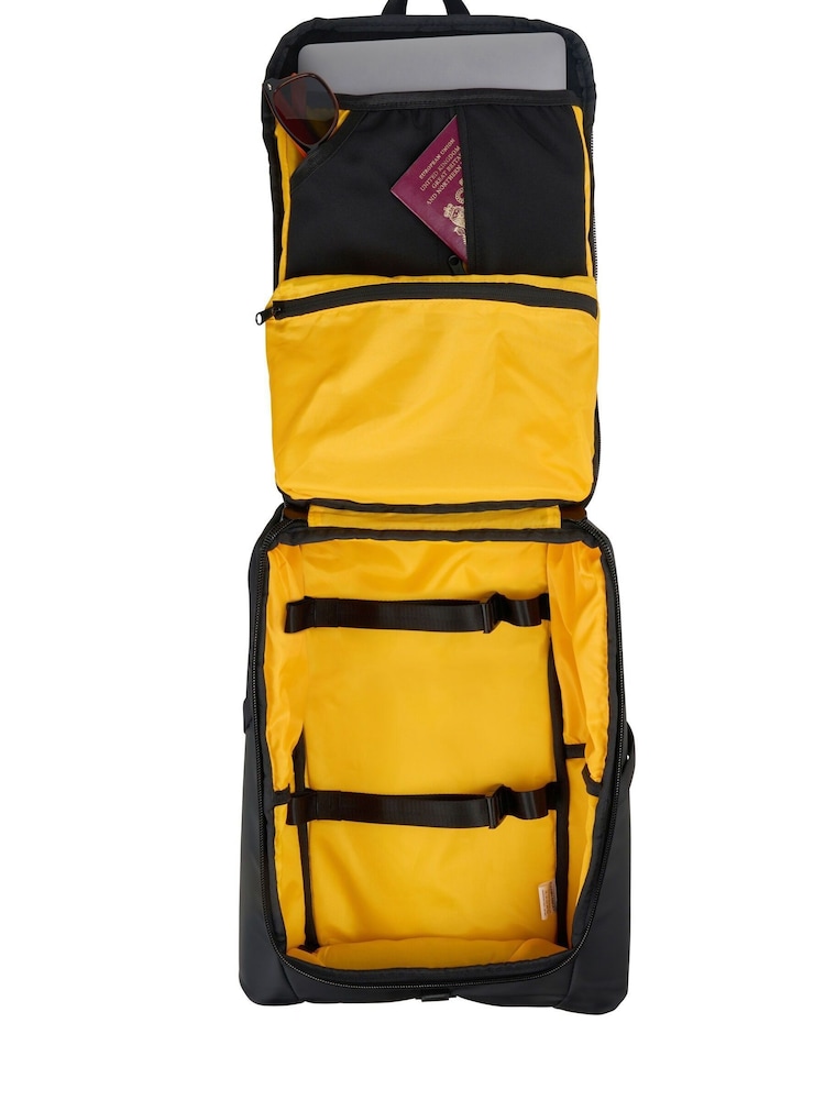 Cabin Max Black Iseo 20L Water Resistant Backpack 40x20x25cm - Image 5 of 5