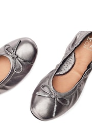 Moda in Pelle Freyani Bow Detail Elastic Leather Ballerinas - Image 4 of 4