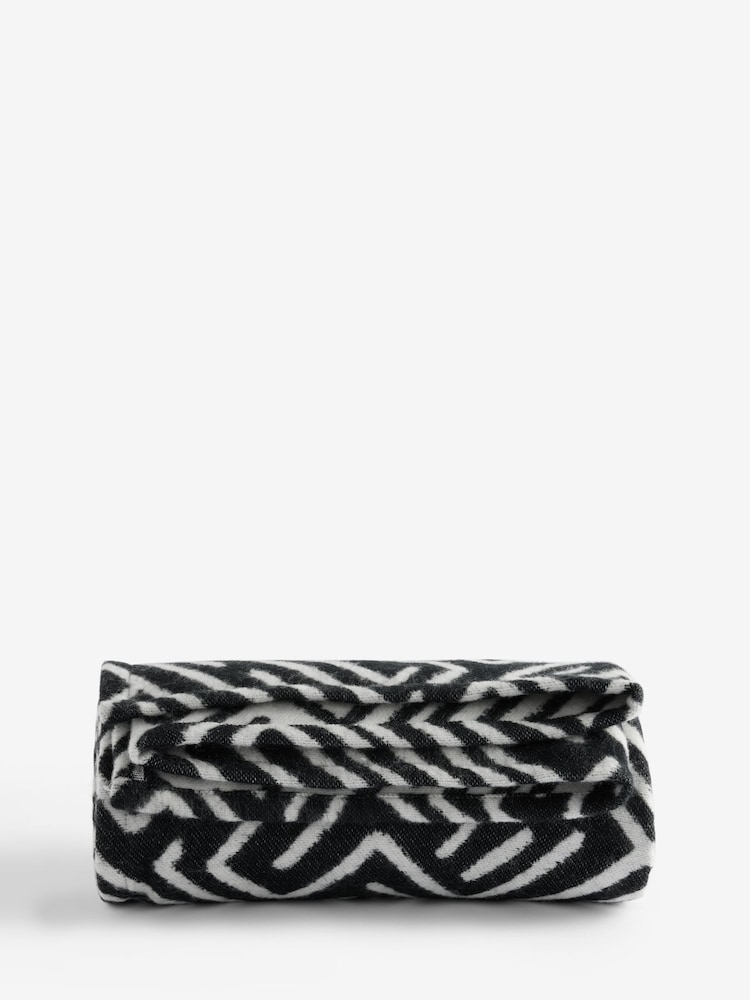 Sosandar Gia Black Brushed Throw - Image 3 of 3